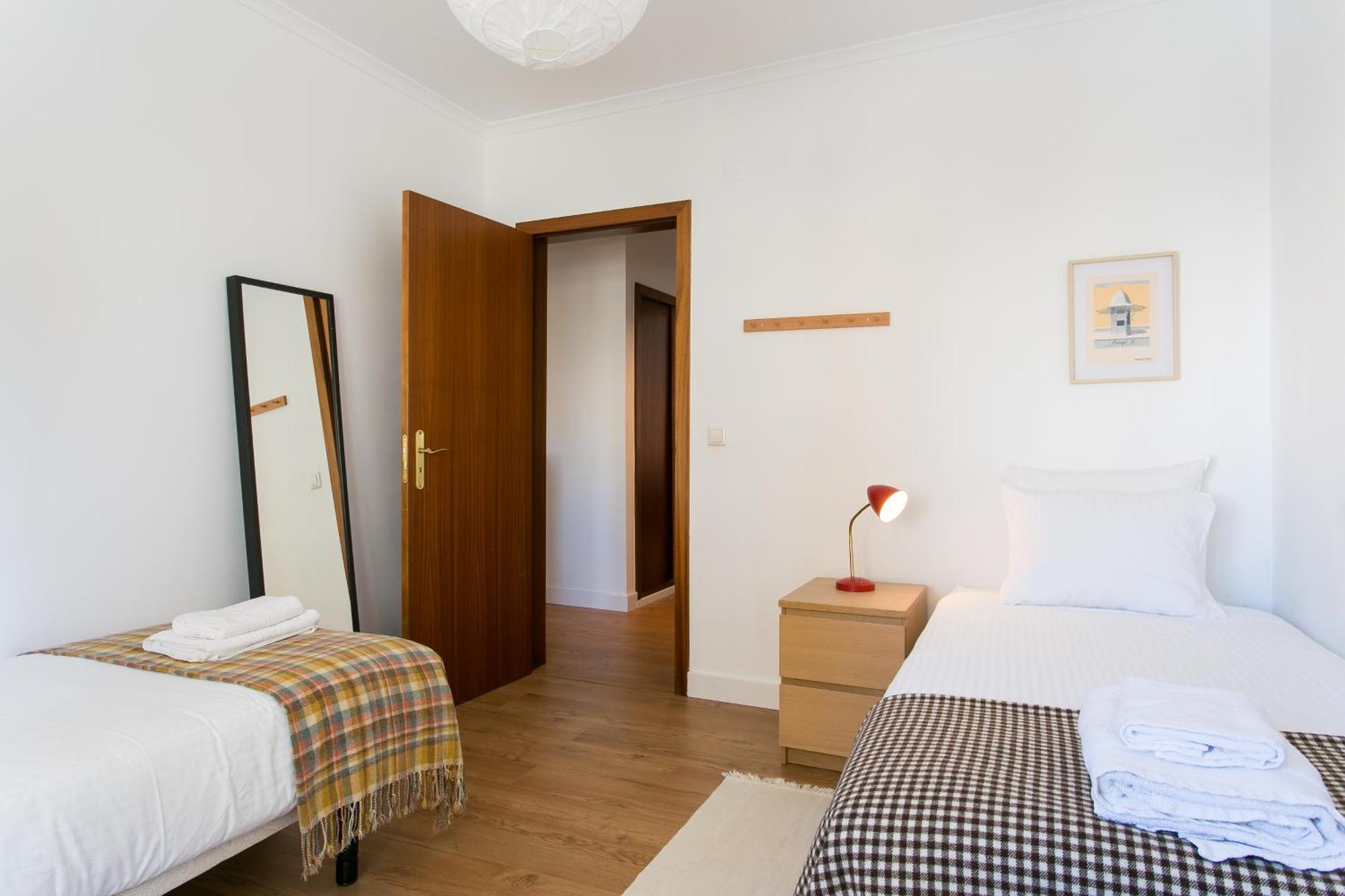 Apartamento Central E Confortavel Junto Ao Bairro Da Graca Lissabon Buitenkant foto
