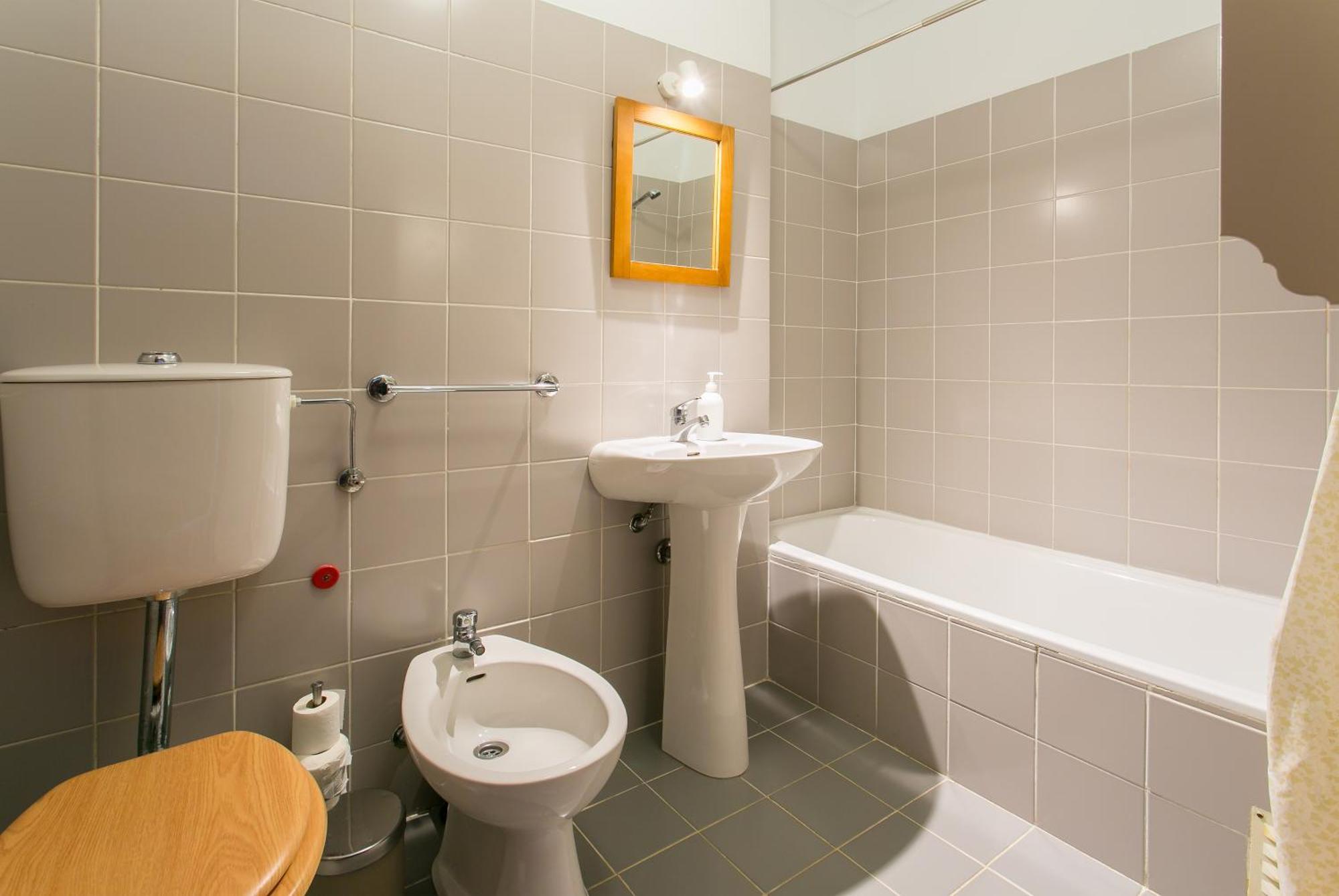 Apartamento Central E Confortavel Junto Ao Bairro Da Graca Lissabon Buitenkant foto
